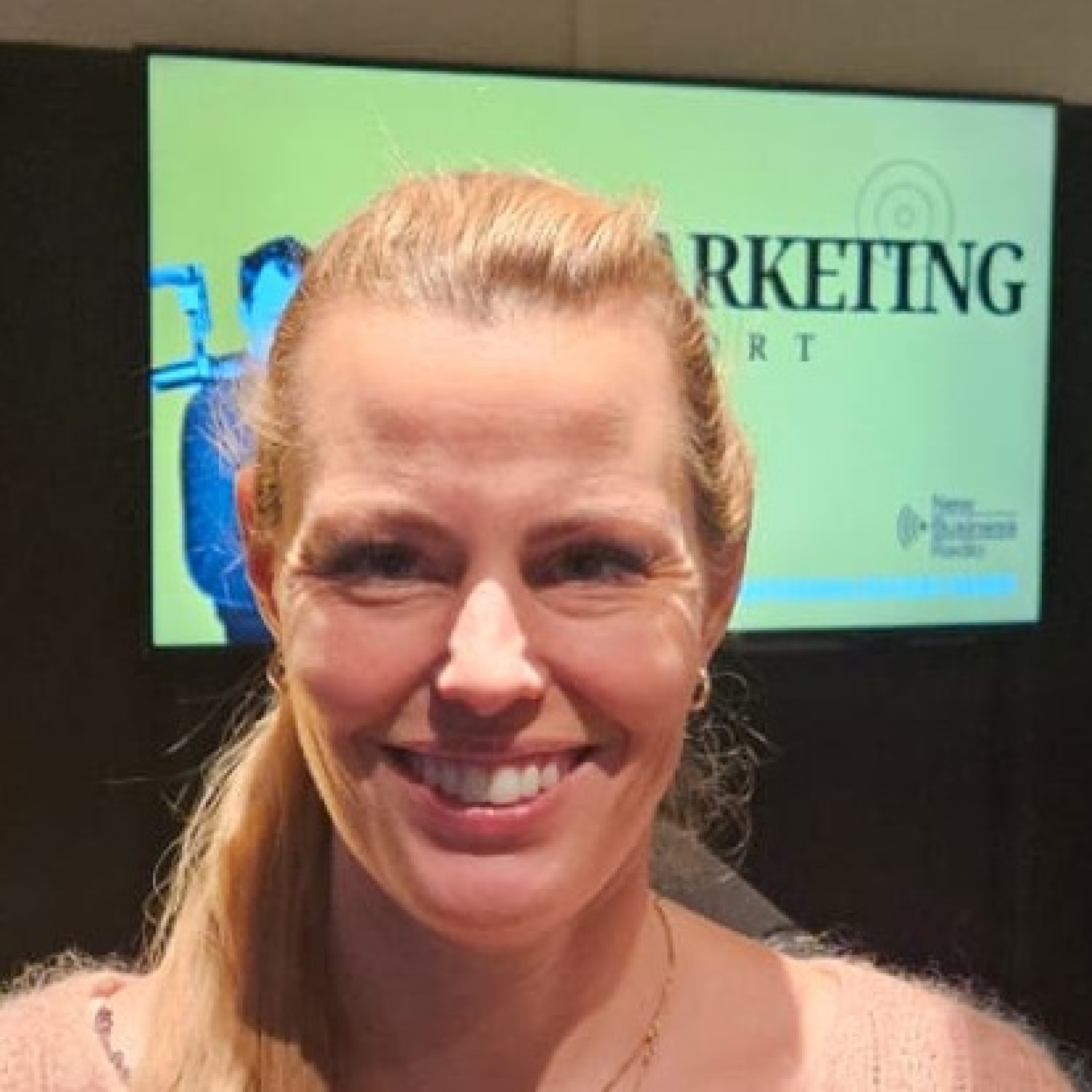 Marketing Report Radio: Madelein Hiensch | Summit Retail Media Group episode artwork