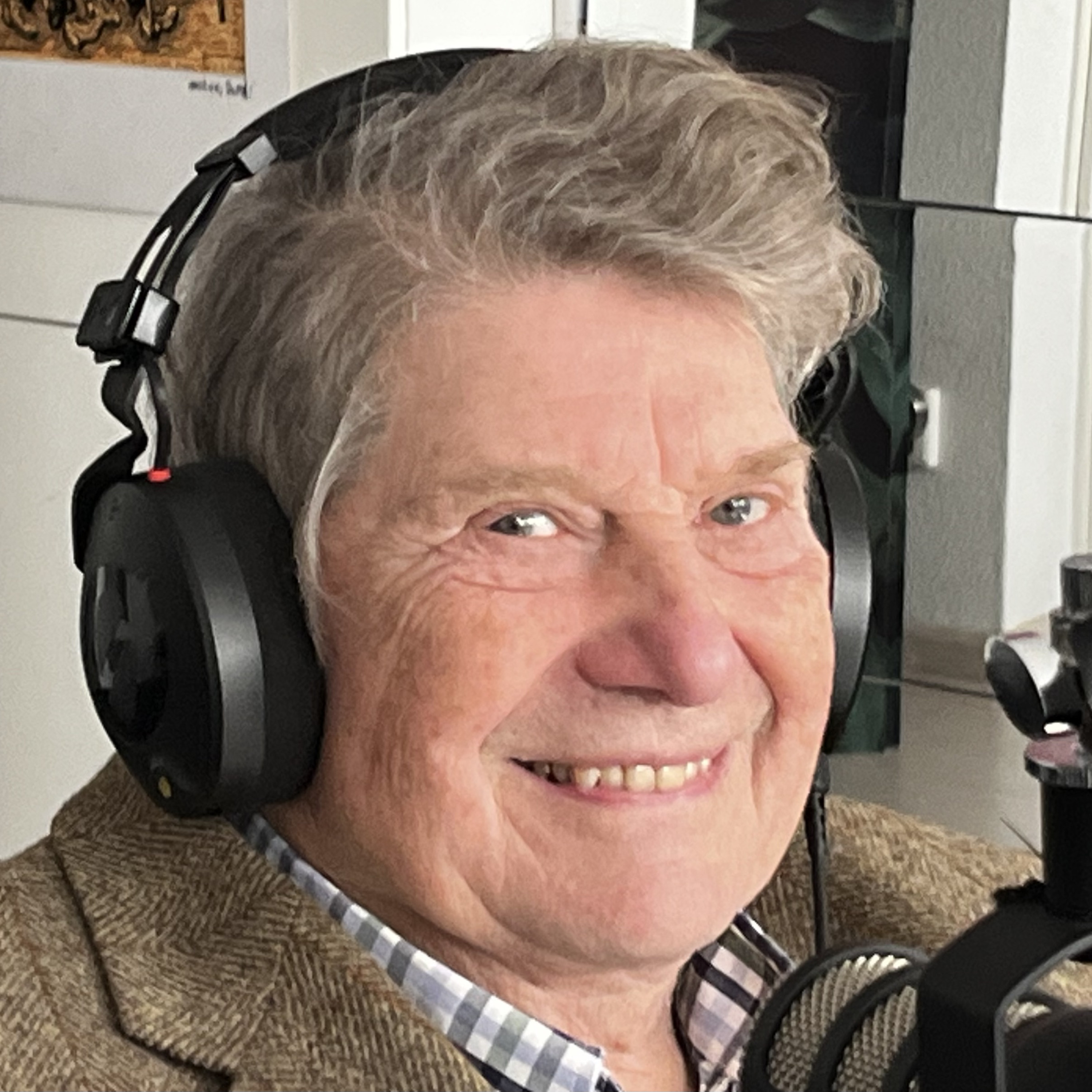 mr.drs. Jos Otten, Lid Kring Amsterdamse Economen, Voormalig faculteitsdirecteur HvA en Amsterdamse Gevelstenen specialist